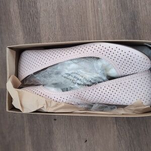 Lucky Brand Peach Flats